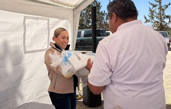 Entregan uniformes al personal del rastro municipal de Tepeji del Río