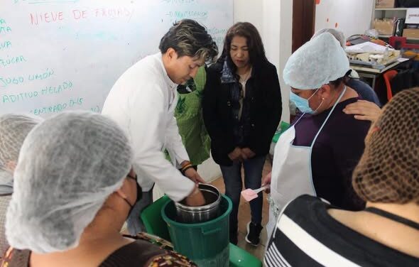Fomentan el emprendimiento en Atotonilco de Tula con curso de elaboración de nieve artesanal