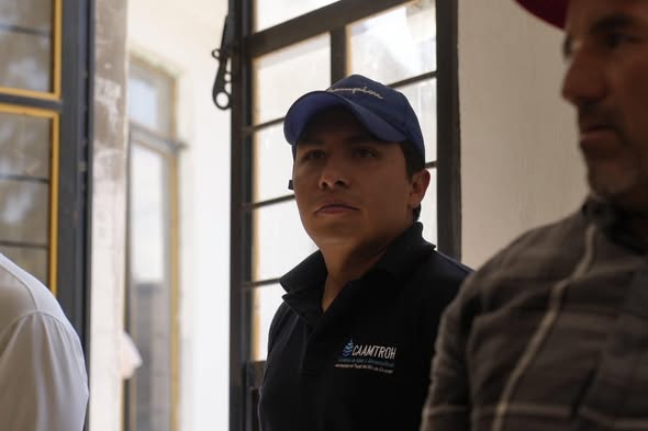 Titular de CAAMTROH atiende solicitudes de vecinos de San Mateo y Lomas de la Cantera