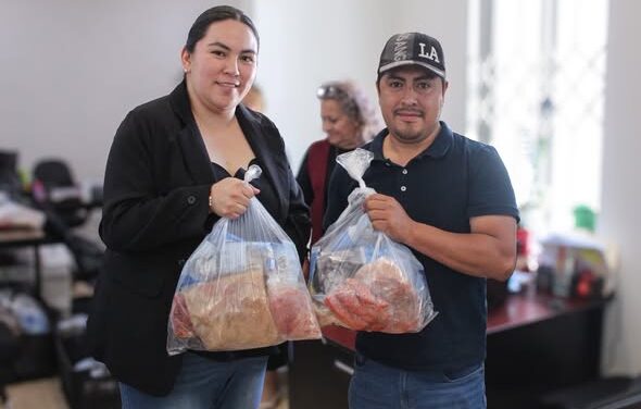 Más atotonilquenses se benefician con paquetes de carne a bajo costo