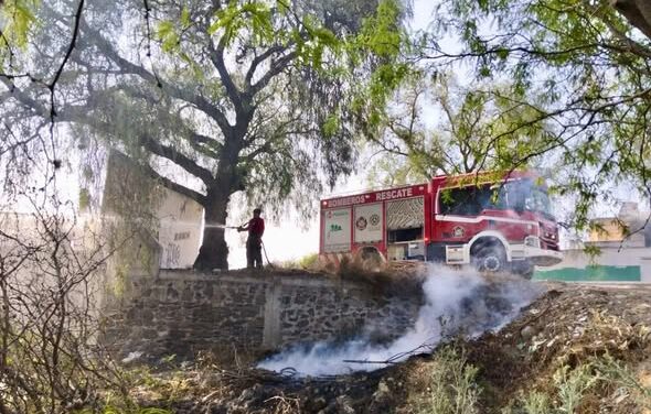 Bomberos Tula atendieron el reporte ciudadano de incendio en la comunidad de Jalpa