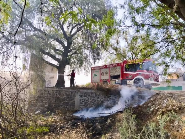 Bomberos Tula atendieron el reporte ciudadano de incendio en la comunidad de Jalpa