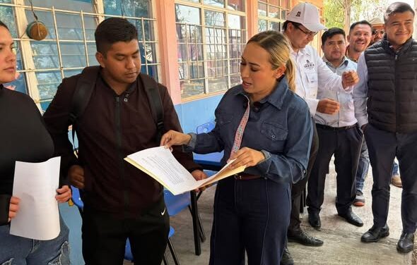 Alcaldesa de Tepeji realiza gira de trabajo por la comunidad de Miraflores