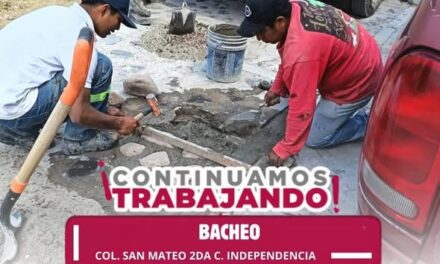Personal de la Comisión de Agua de Tepeji realiza trabajos de bacheo tras reparaciones de fugas