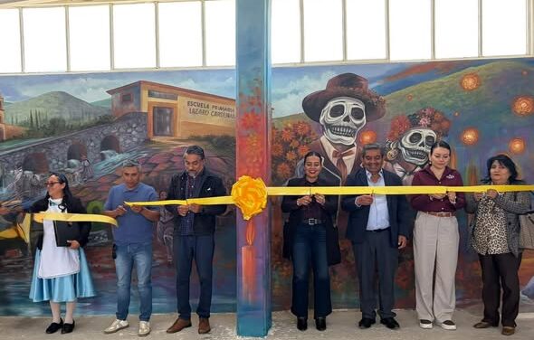 Inauguran mural es escuela primaria de Tepeji del Río