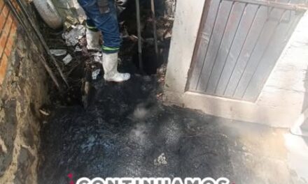 Comisión de Agua Tepeji realiza mantenimiento preventivo en la pozo de visita de la comunidad de Santa María Quelites