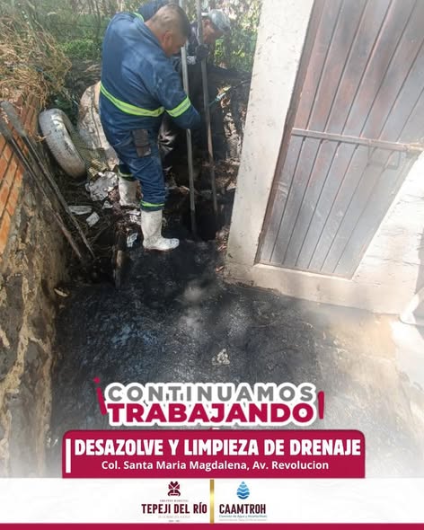 Comisión de Agua Tepeji realiza mantenimiento preventivo en la pozo de visita de la comunidad de Santa María Quelites