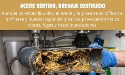 ¿Sabías que tirar aceite y grasa por el drenaje puede tapar las tuberías?