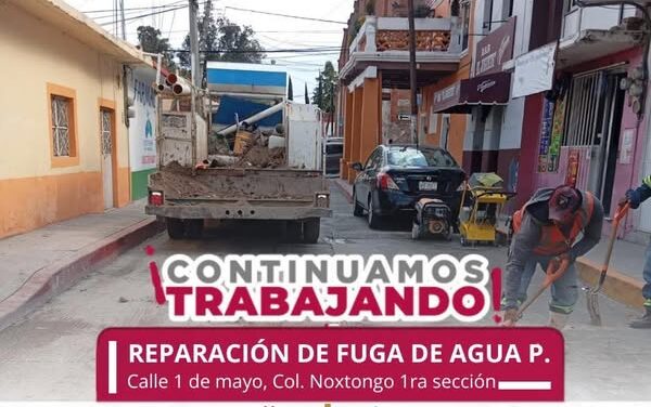 Personal de la comisión de Agua de Tepeji realiza trabajos de reparación de fuga en la zona centro del municipio