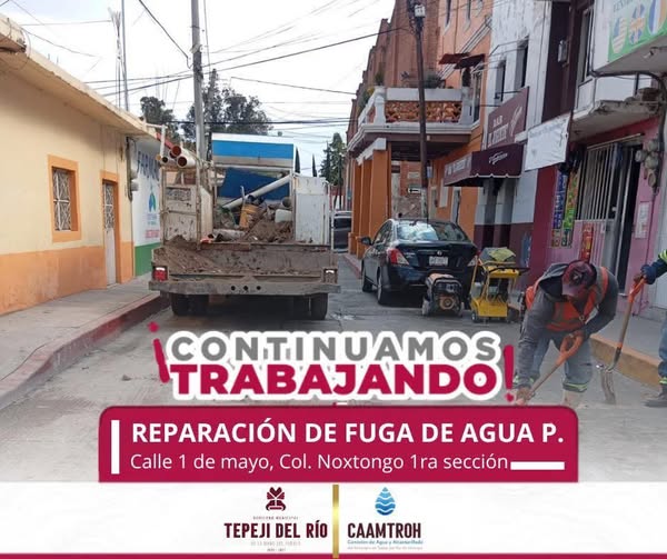 Personal de la comisión de Agua de Tepeji realiza trabajos de reparación de fuga en la zona centro del municipio
