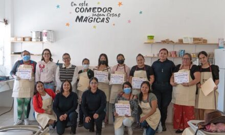 Entregan obsequios a participantes del taller de autoempleo en Tepeji