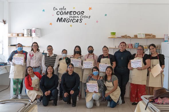 Entregan obsequios a participantes del taller de autoempleo en Tepeji