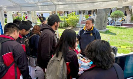 Jóvenes tepejanos participan en la Expo Universitaria 2026