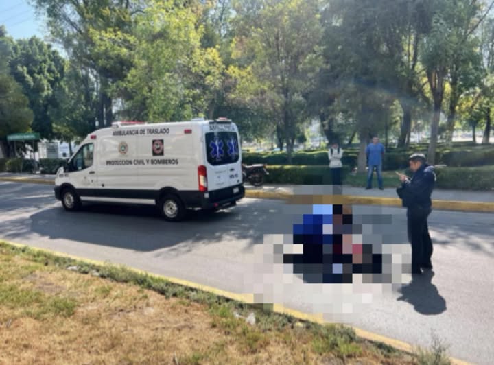 Protección Civil de Tula de Allende atiende un accidente registrado en Plaza del Nacionalismo