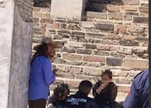 Elementos de Protección Civil brindan apoyo a una persona lesionada en la Zona Arqueológica
