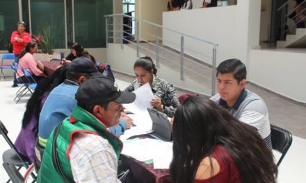 Reciben documentos en Atotonilco de Tula para el apoyo de autoempleo impulsado por la STPSH