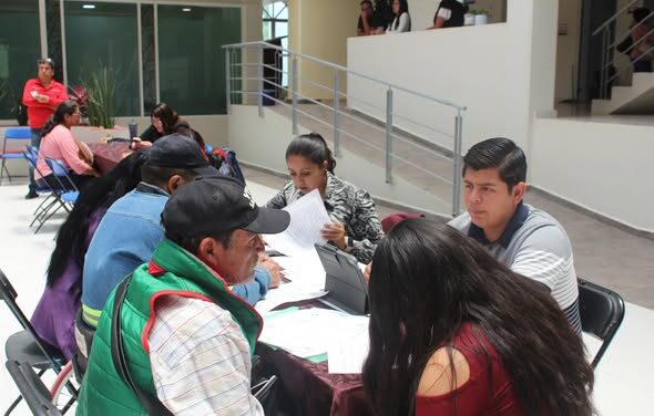 Reciben documentos en Atotonilco de Tula para el apoyo de autoempleo impulsado por la STPSH