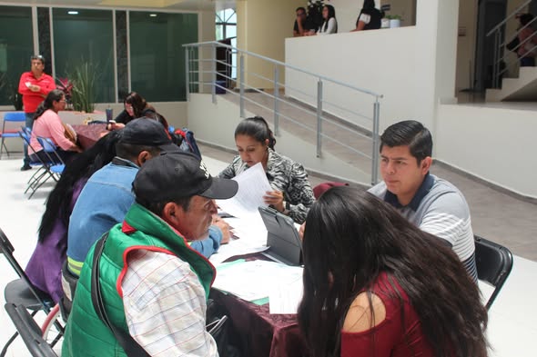 Reciben documentos en Atotonilco de Tula para el apoyo de autoempleo impulsado por la STPSH