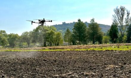 Tepeji del Río realiza primera aplicación de herbicida mediante el uso de dron agrícola