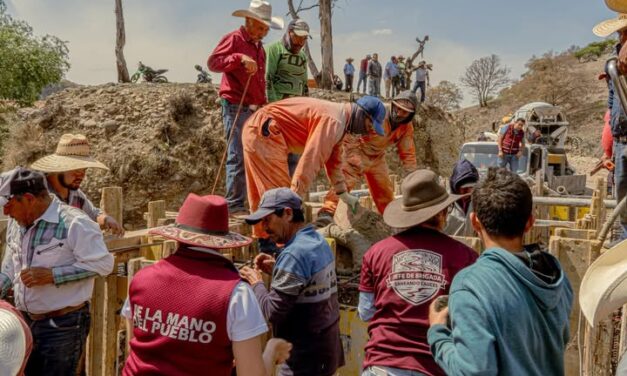 Gobierno de Tepeji entrega tres ollas de concreto a vecinos de La Loma de San José Piedra Gorda