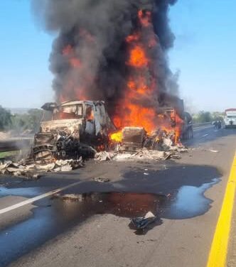 Bomberos Tula atiende reporte de incendio de tractocamión