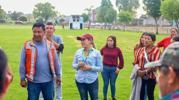 Tania Valdez atiende solicitudes de vecinos de Melchor Ocampo
