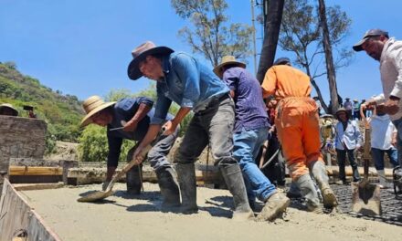 Tepeji del Río entrega ollas de concreto para la construcción del puente de La Loma de San José