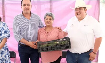 Cristhian Martínez entrega apoyos del programa «Sembrando el Futuro»