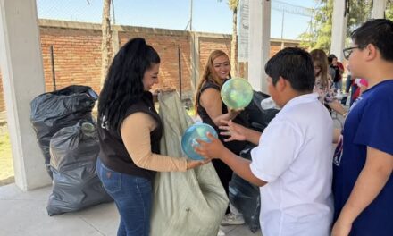 Gobierno de Tepeji lleva sonrisas a los centros educativos