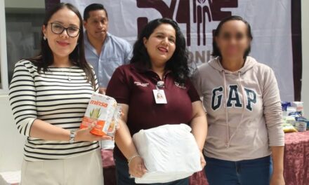 Alcaldesa de Atotonilco de Tula encabeza entrega de despensas
