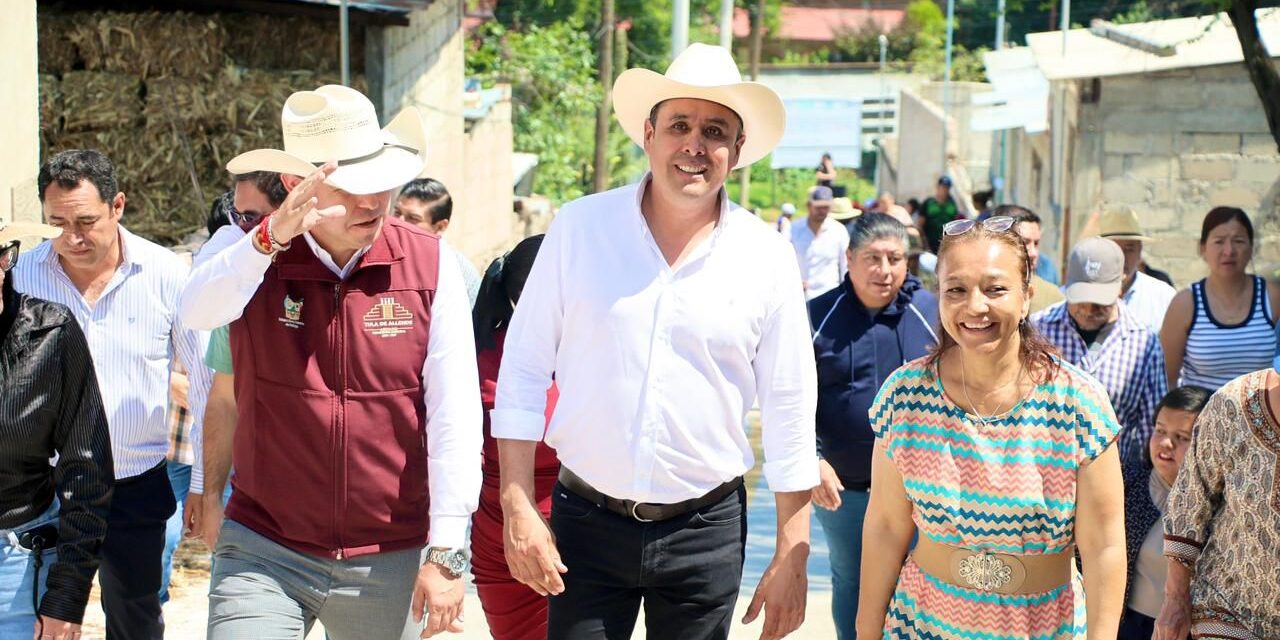 Cristhian Martínez entrega obras en las comunidades de Nantzha y San Andrés Tultepec