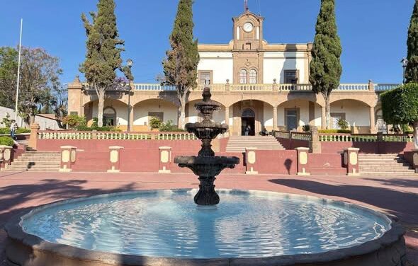 Realizan mantenimiento permanente en espacios públicos de Tepeji