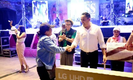 Tula celebró a mamá con música, regalos y mucha alegría