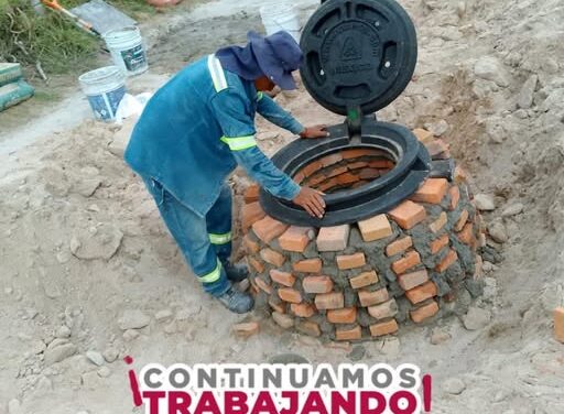 Mejorará trabajos de mantenimiento con pozo de visita en la red de drenaje de la comunidad de Santa Ana Azcapotzaltongo