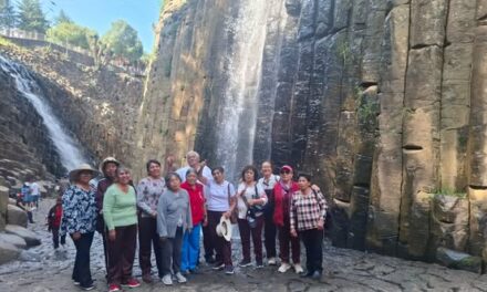 Adultos mayores de Atotonilco de Tula visitan Huasca de Ocampo