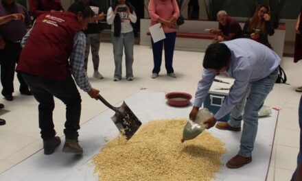 Imparten capacitación a productores de frijol y maíz de Atotonilco de Tula