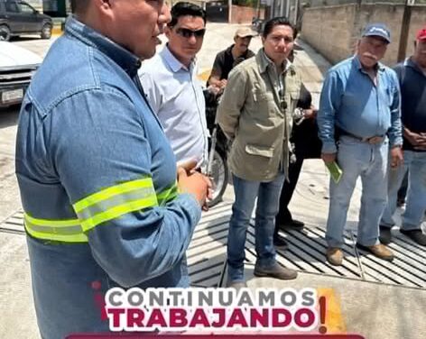 Titular de la CAAMTROH atiende solicitudes de vecinos de San Juan Otlaxpa