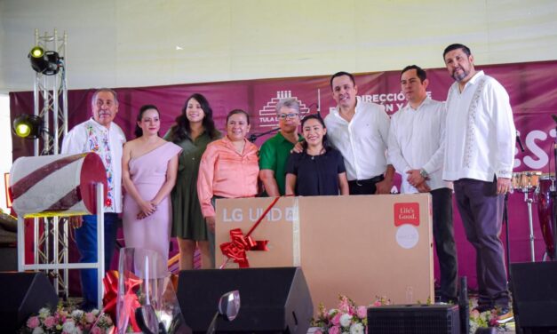 Cristhian Martínez reconoce la labor docente en celebración por el Día de la Maestra y el Maestro