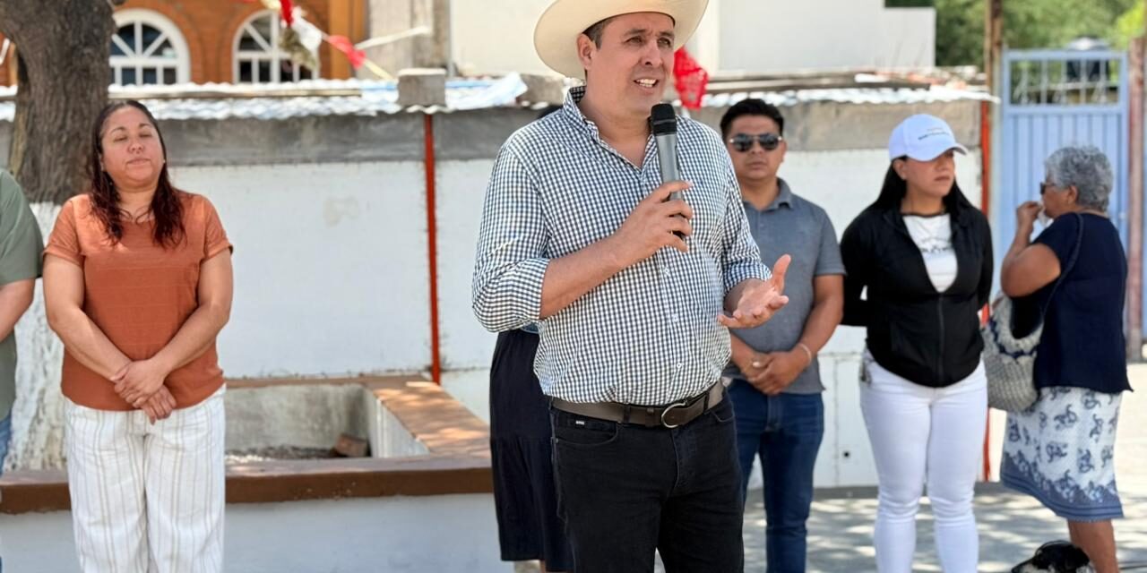Cristhian Martínez continúa entregando obras en comunidades y colonias de Tula