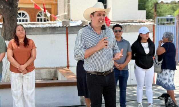 Cristhian Martínez continúa entregando obras en comunidades y colonias de Tula