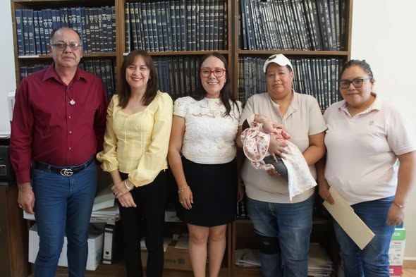 Atotonilco de Tula realiza el primer registro de una menor perteneciente a una familia conformada por dos madres