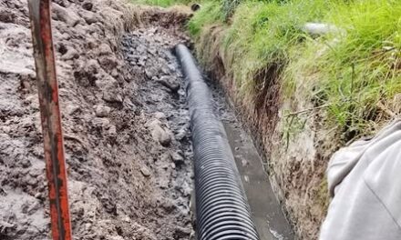 Continúan trabajos de desazilve en pozos de visita de Tepeji del Río