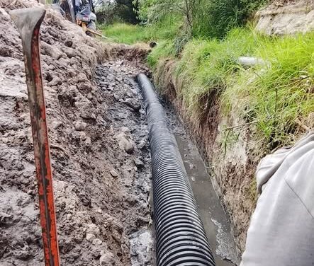 Continúan trabajos de desazilve en pozos de visita de Tepeji del Río