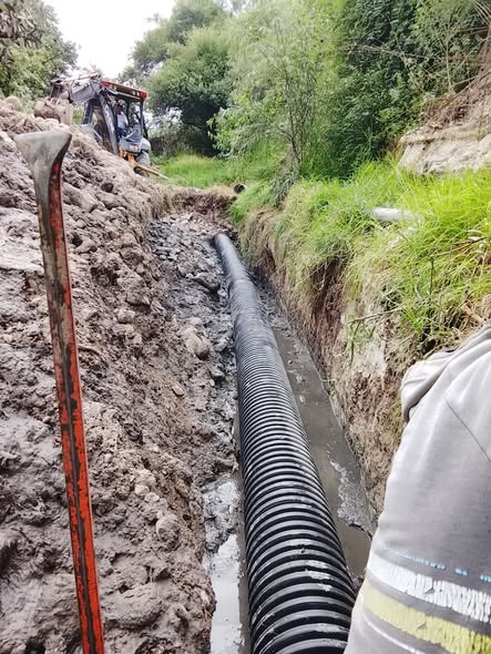 Continúan trabajos de desazilve en pozos de visita de Tepeji del Río