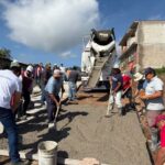 Gobierno de Tepeji entrega dos ollas de concreto para la pavimentación de la calle La Poza