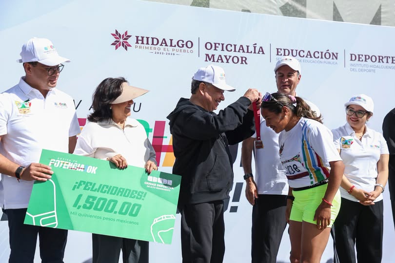Menchaca entrega Ciudad Deportiva