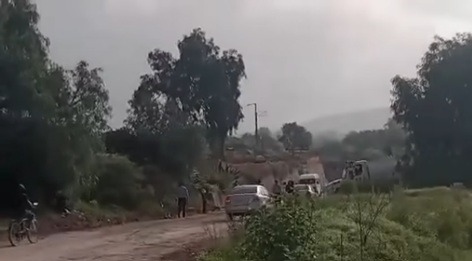 Vecinos de Tlaltepoxco bloquean trabajos del tren México Querétaro