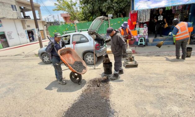 Gobierno del Tepeji realiza trabajos de bacheo