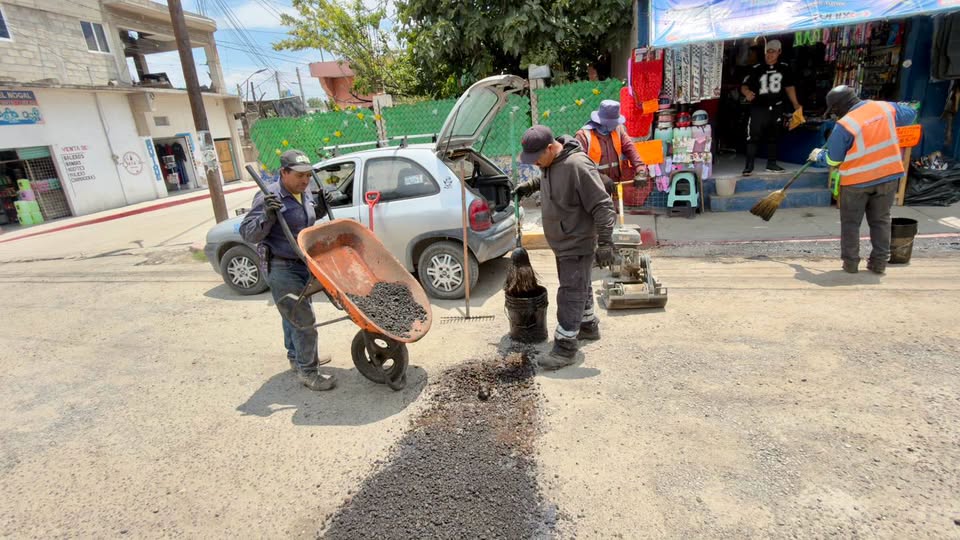 Gobierno del Tepeji realiza trabajos de bacheo