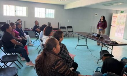 Imparten plática sobre educación sexual a padres y madres de familia del CAM 29